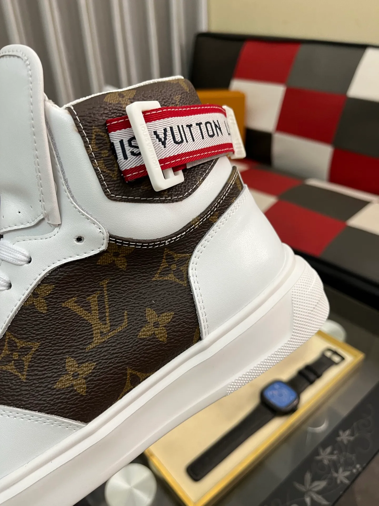 Men's shoes💰440⌚️⌚️"LOUI* VUITTO*" popular men's casual shoes, genuine Italian development💯purchasing level quality✔️The upper is made of first-layer cowhide, comfortable and soft sheepskin feet⚡️Fashionable and versatile. The toe last shape is firm and full, and the soles are made from LV original molds and can be moved in and out of the counter at will. Light and comfortable on the foot~purely handmade, details determine quality! Size:38-442️⃣Colors available